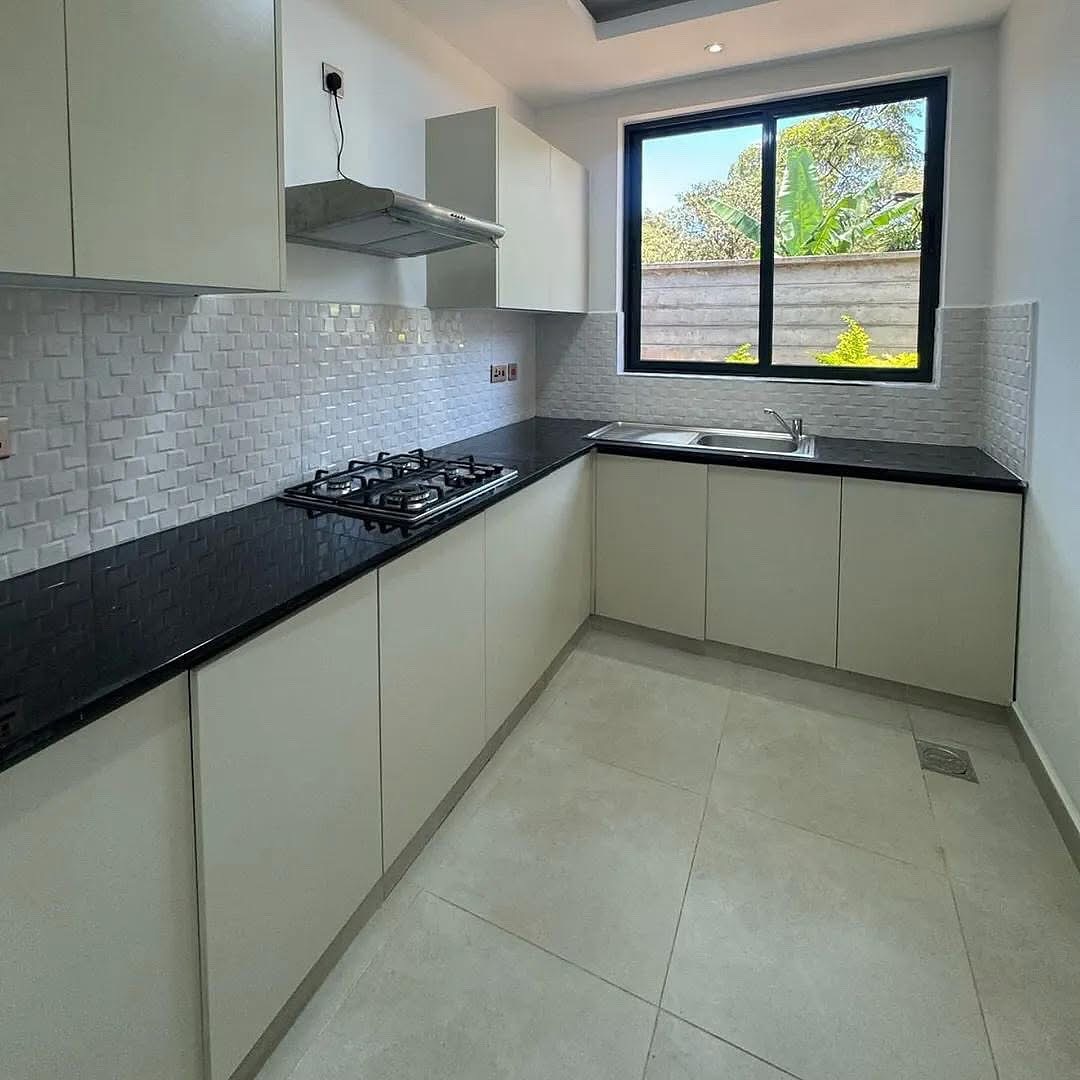 5 Bedroom Townhouse