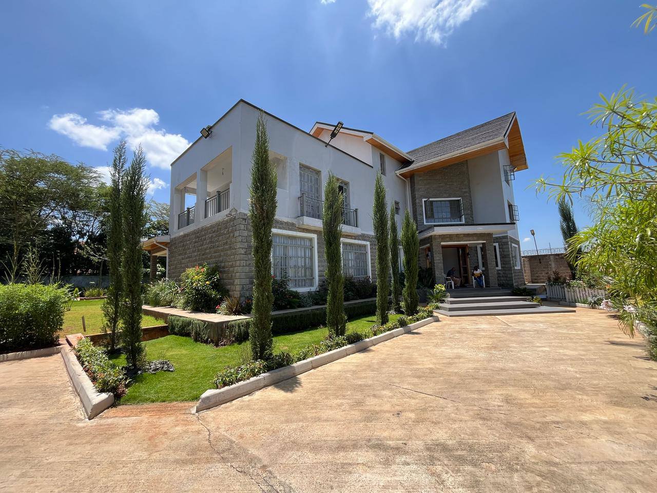 6 Bedroom Townhouse