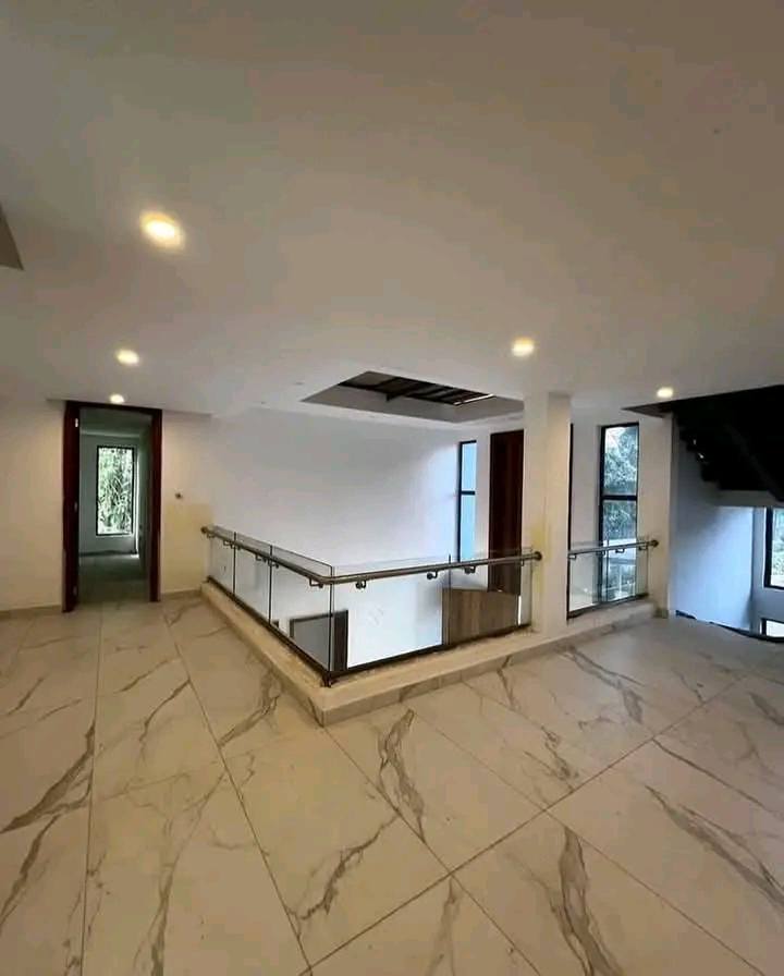 5 Bedroom Townhouse