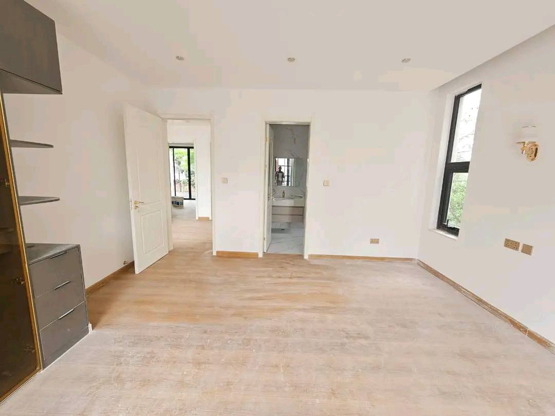 5-Bedroom and DSQ