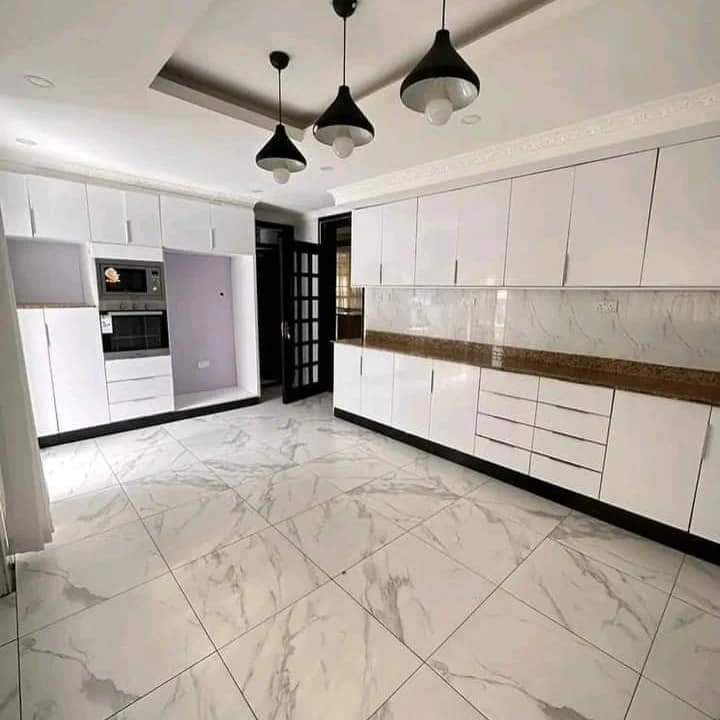 7-Bedroom Townhouse with DSQ for Sale in Karen