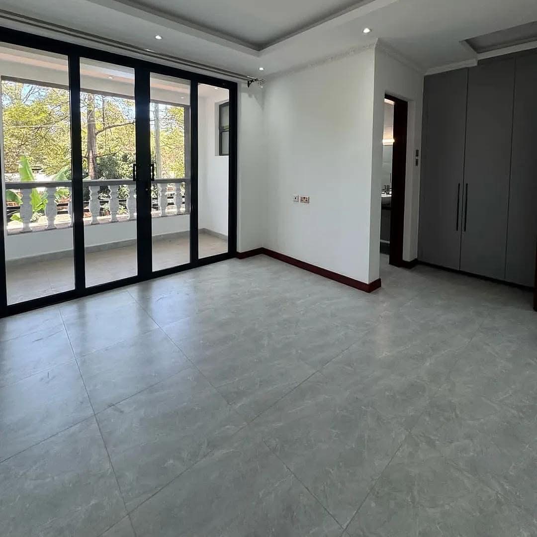 5 Bedroom Townhouse
