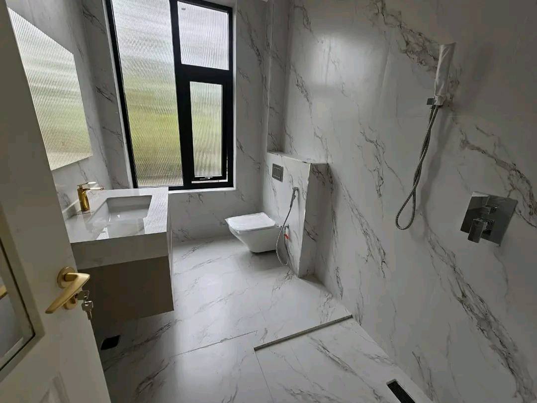 5-Bedroom and DSQ