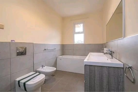 4 Bedroom and dsq