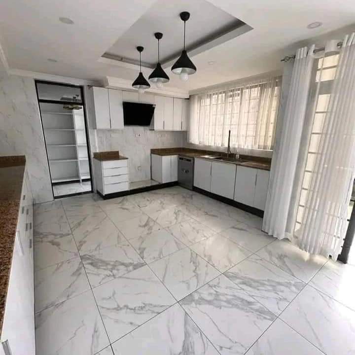 7-Bedroom Townhouse with DSQ for Sale in Karen