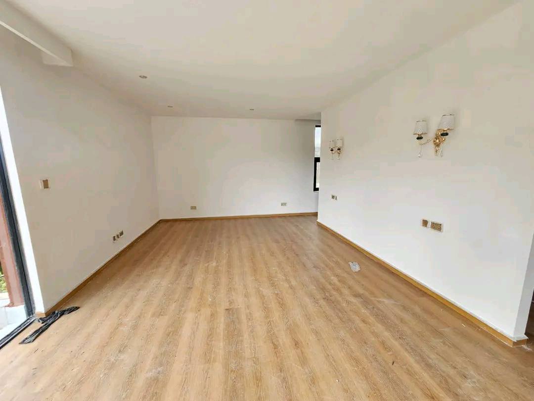 5-Bedroom and DSQ