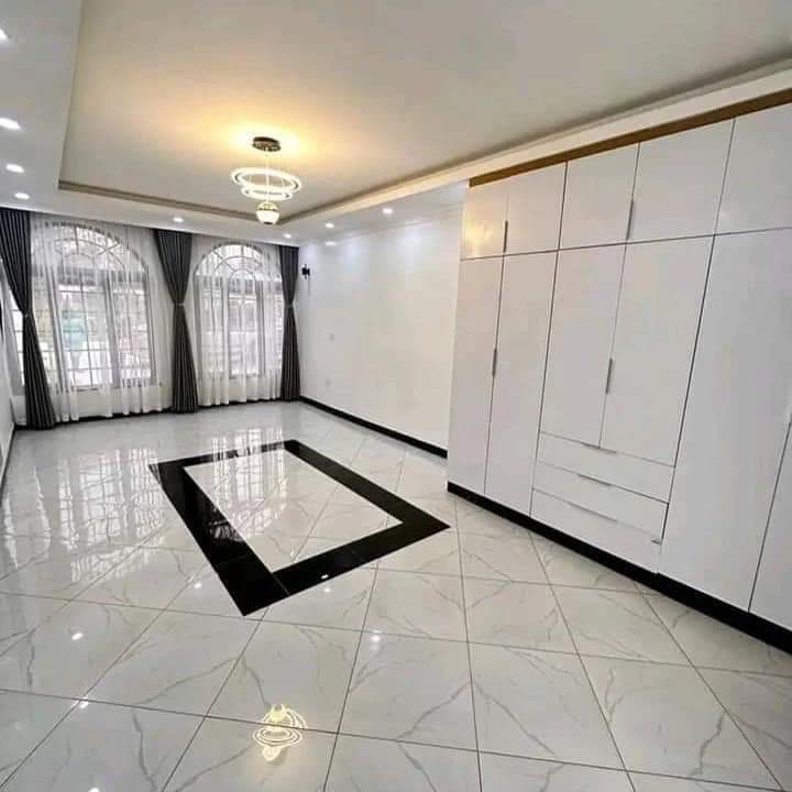 7-Bedroom Townhouse with DSQ for Sale in Karen
