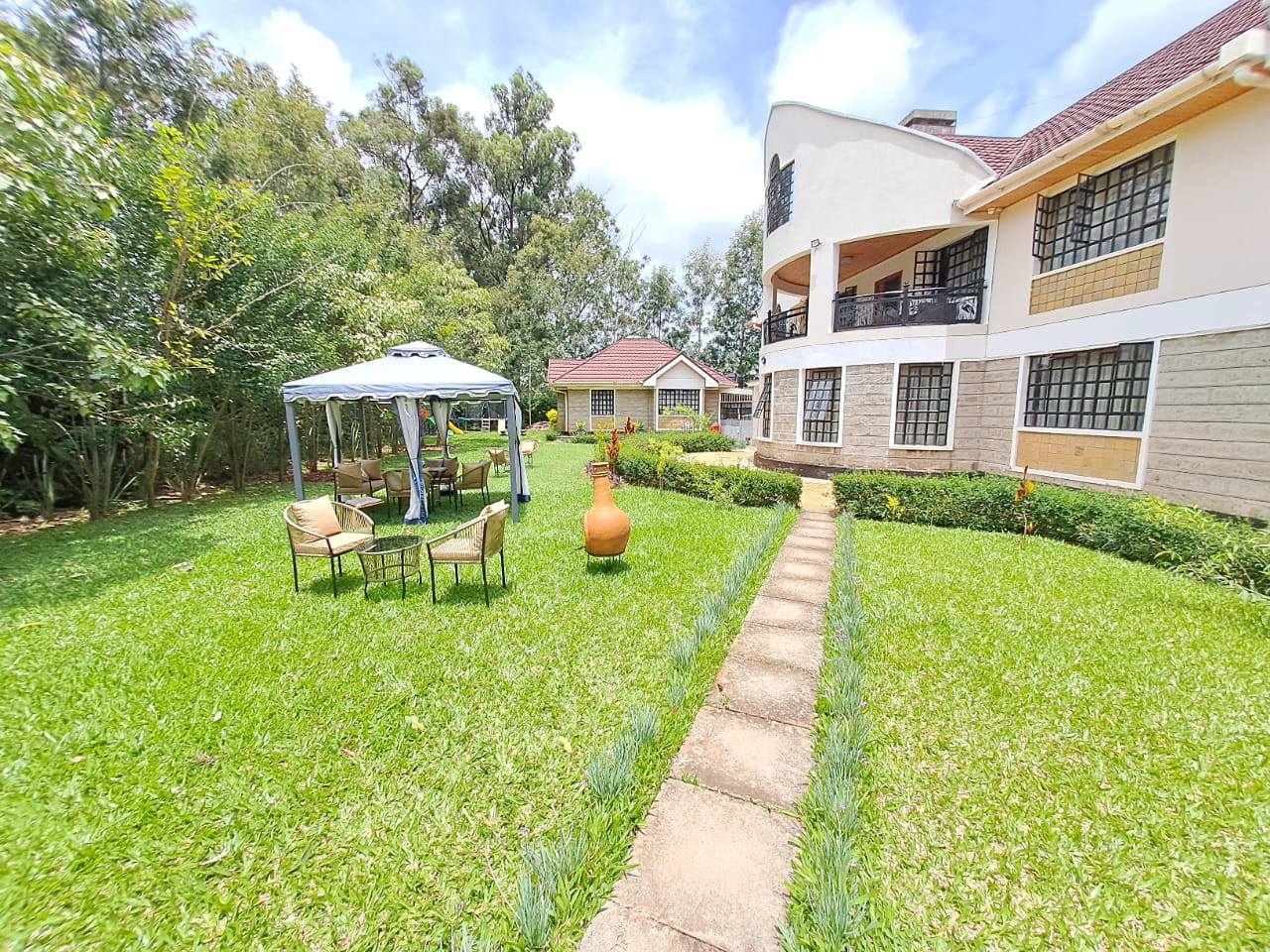 6 Bedroom villa