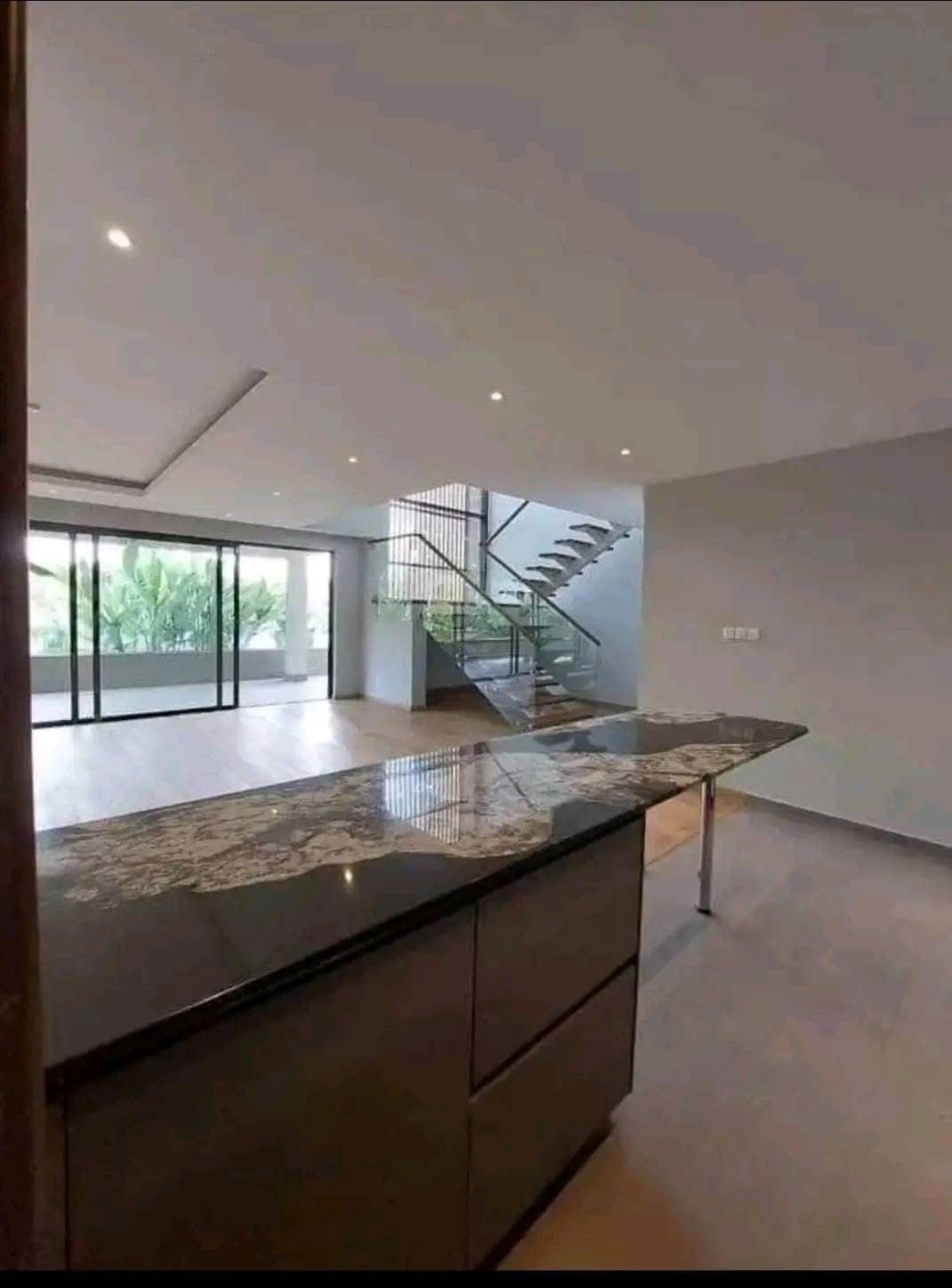 5 Bedroom Villa