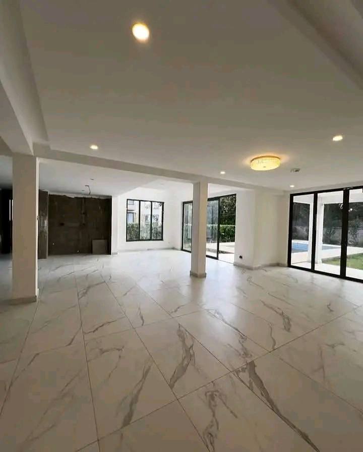 5 Bedroom Townhouse