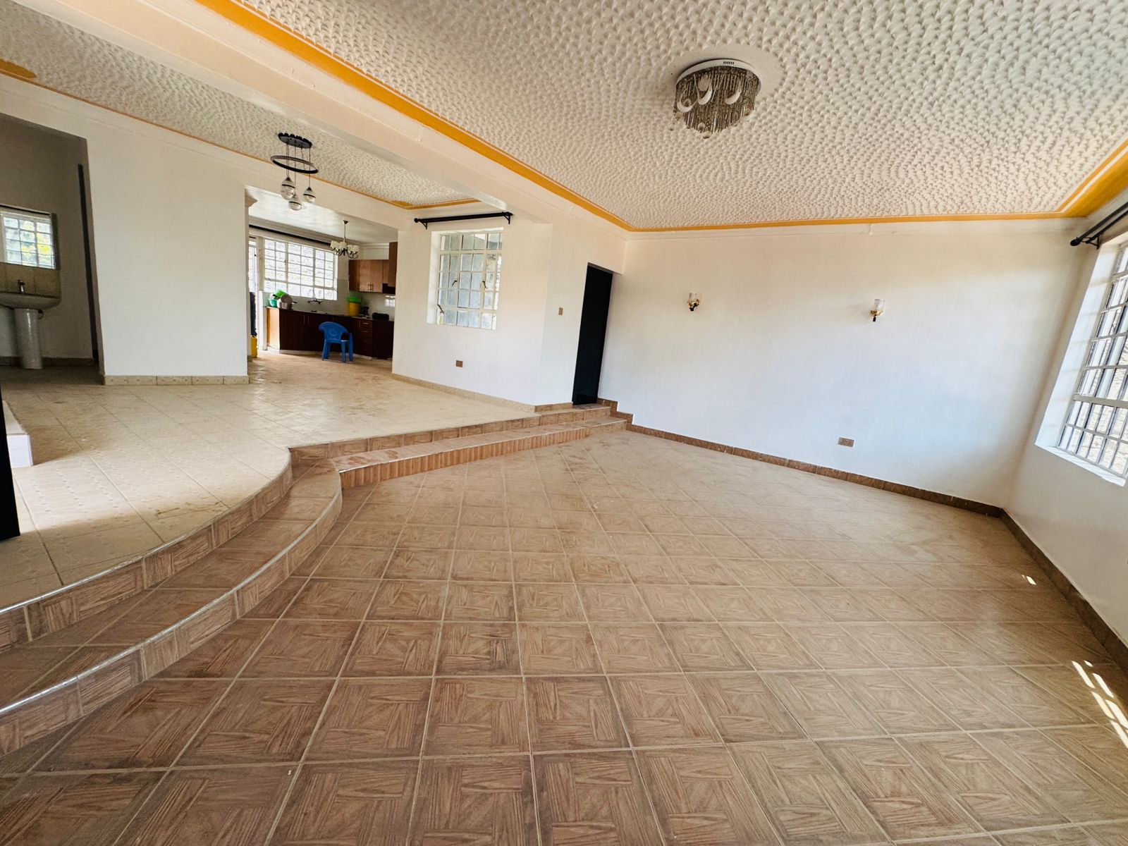 4 Bedroom Villa  For Rent in Membley