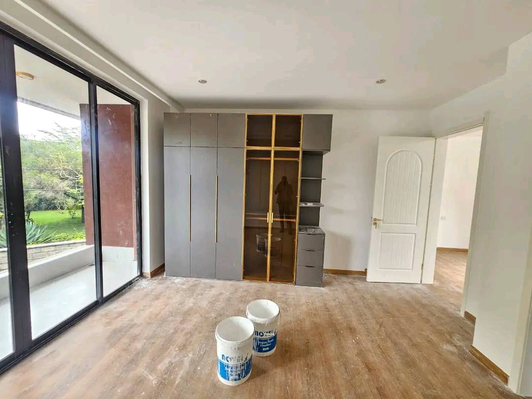 5-Bedroom and DSQ