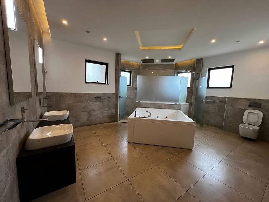 5 bedroom villa