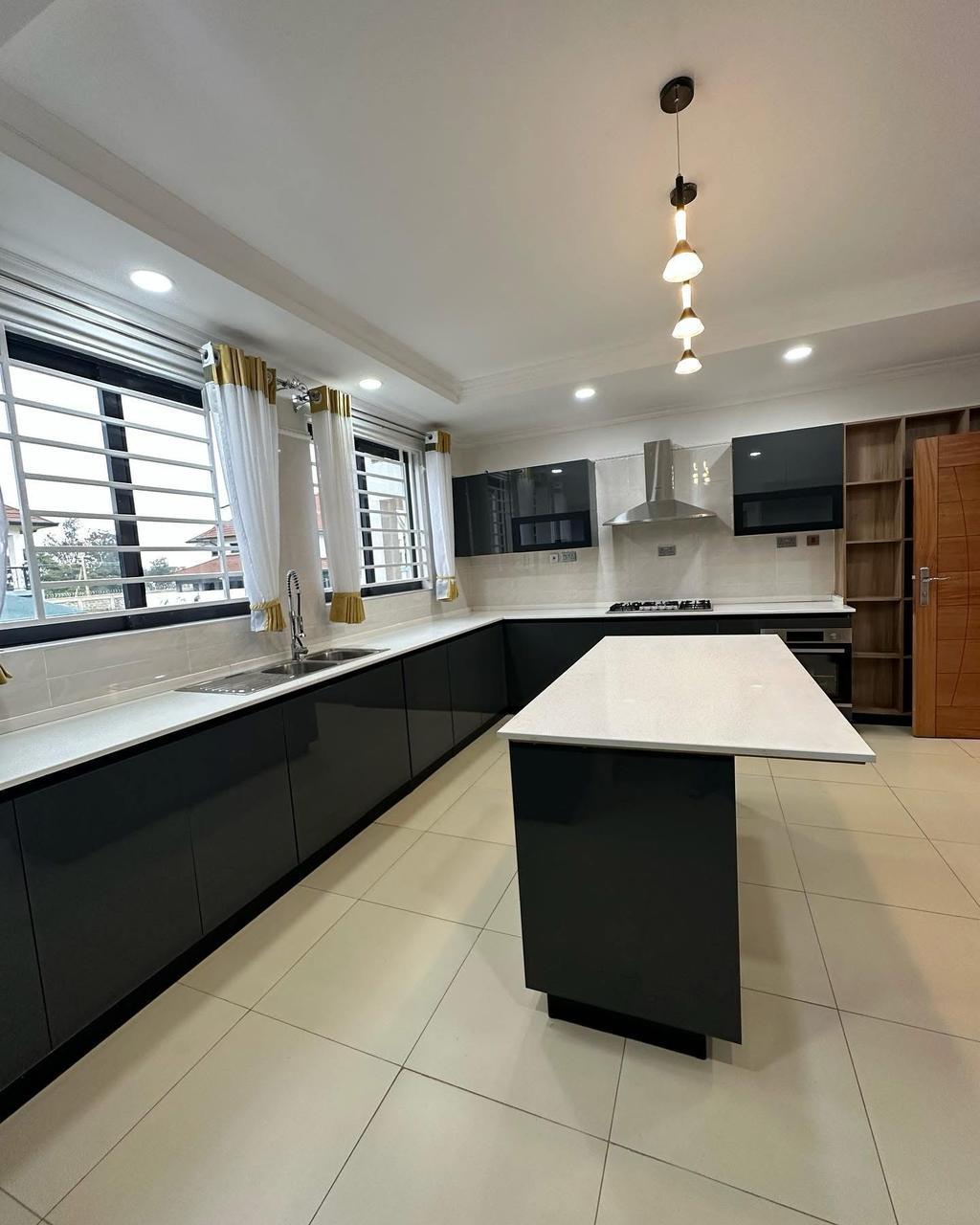 4 Bedroom Villa