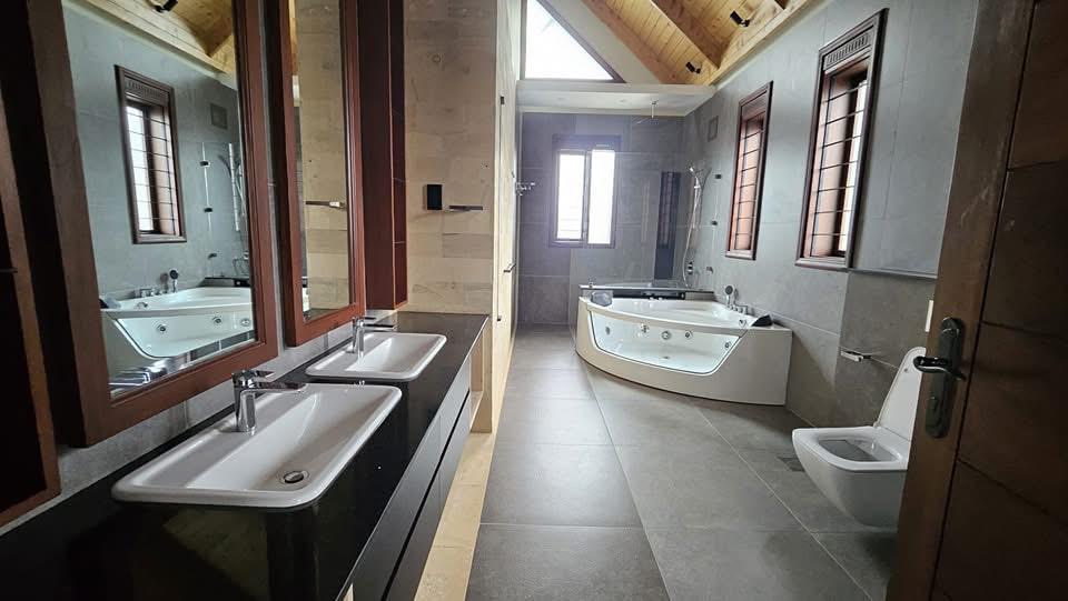 5 Bedroom