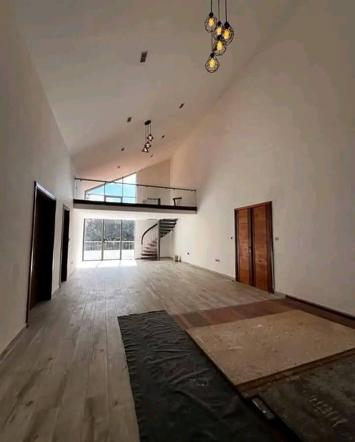 5 Bedroom Townhouse