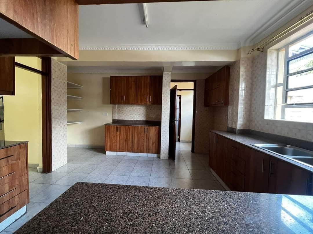 magnificent 4 bedroom house in Membley Estate