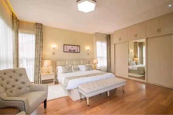 4 Bedroom and dsq