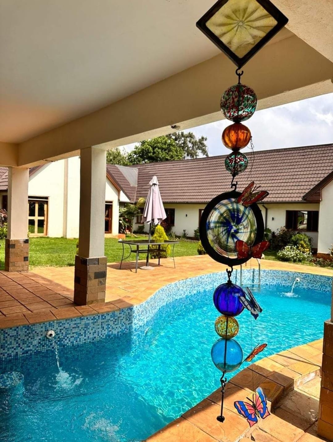 6 Bedroom House in Ridgeways