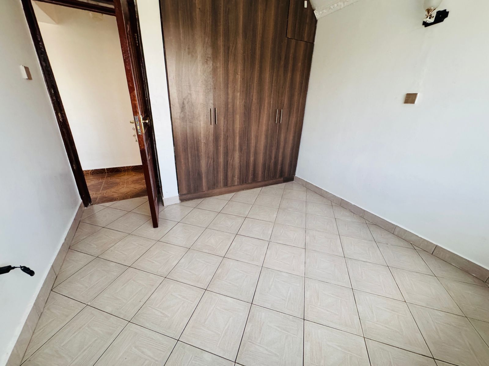 4 Bedroom Villa  For Rent in Membley