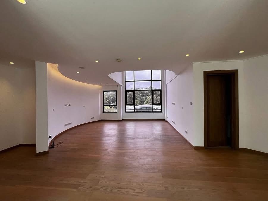 5 bedroom villa
