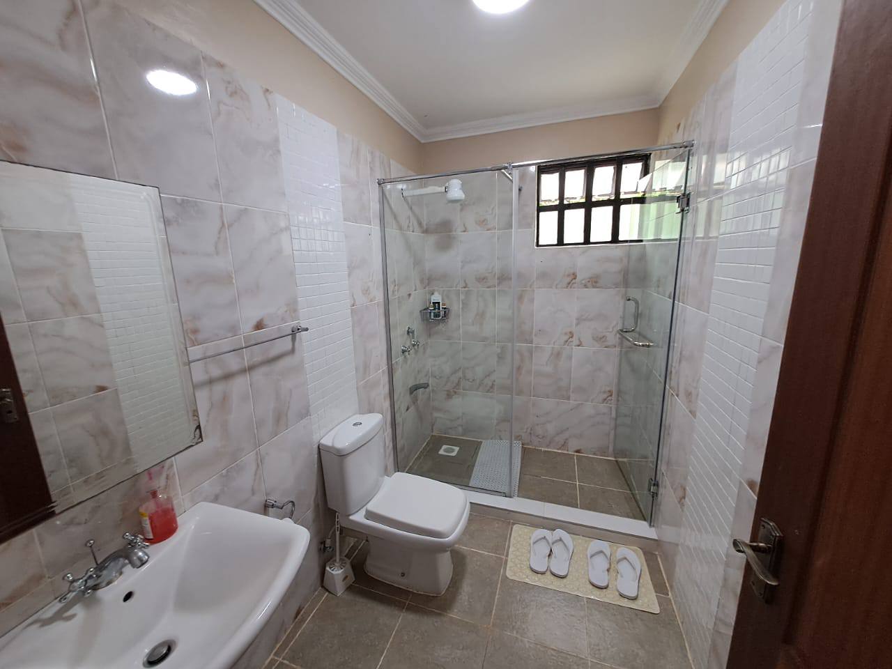 6 Bedroom villa