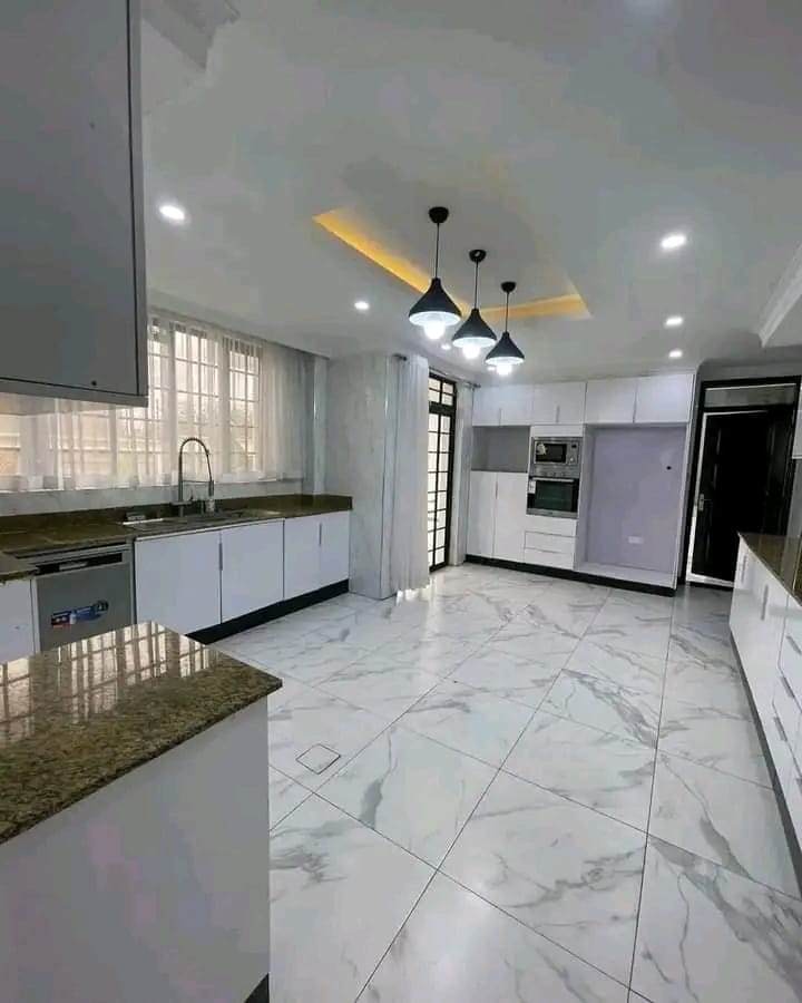 7-Bedroom Townhouse with DSQ for Sale in Karen