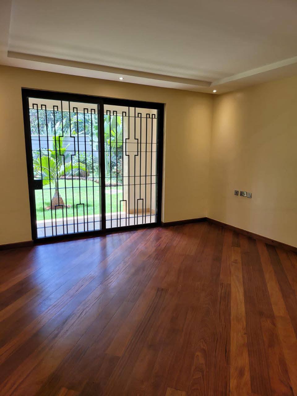5 Bedroom Plus DSQ