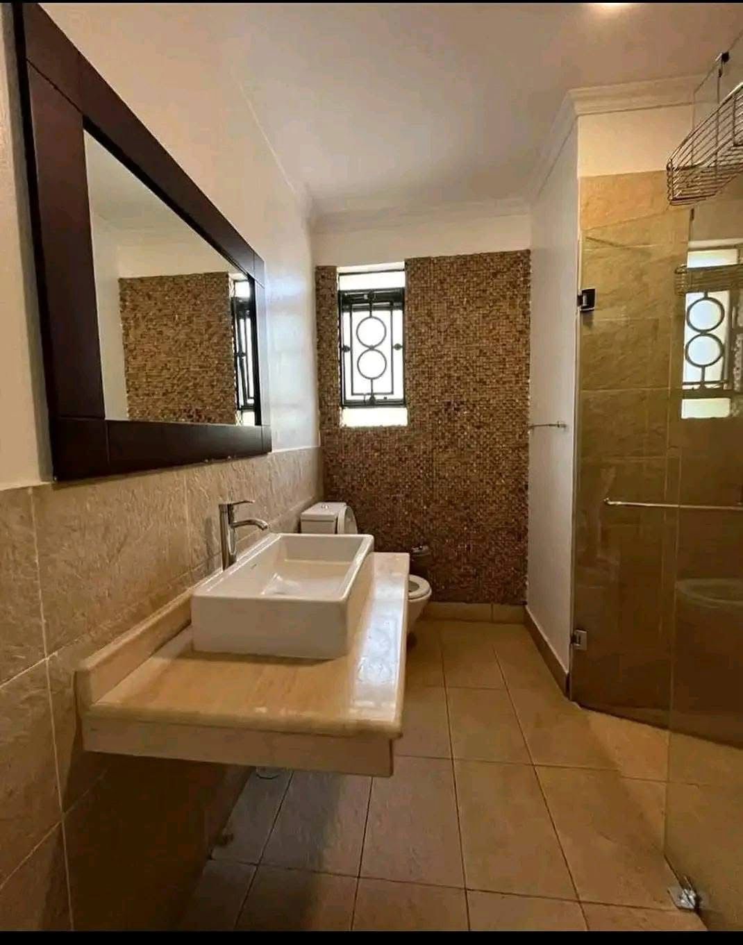 5 Bedroom Townhouse
