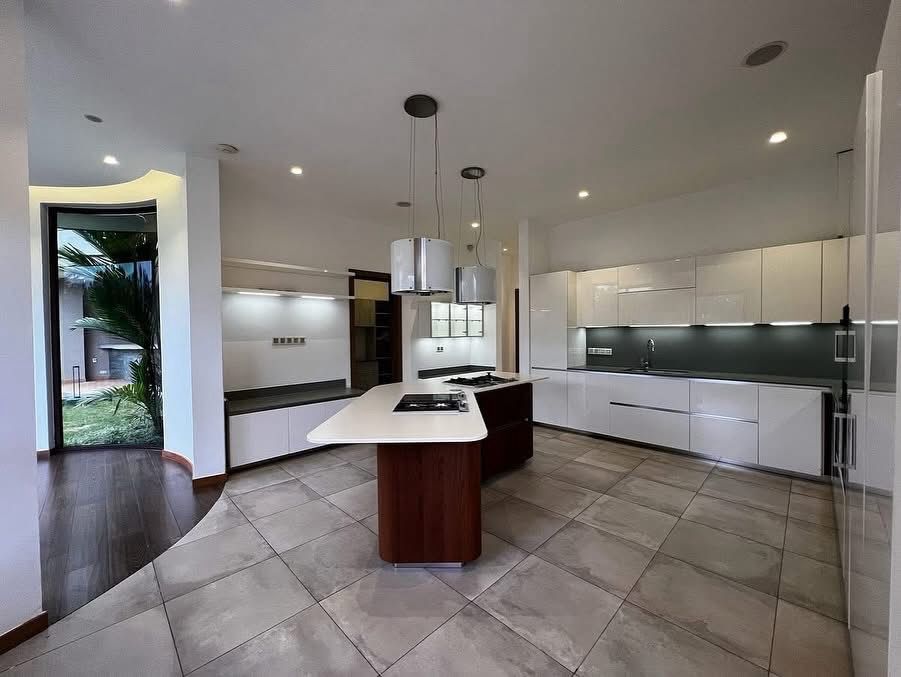 5 bedroom villa