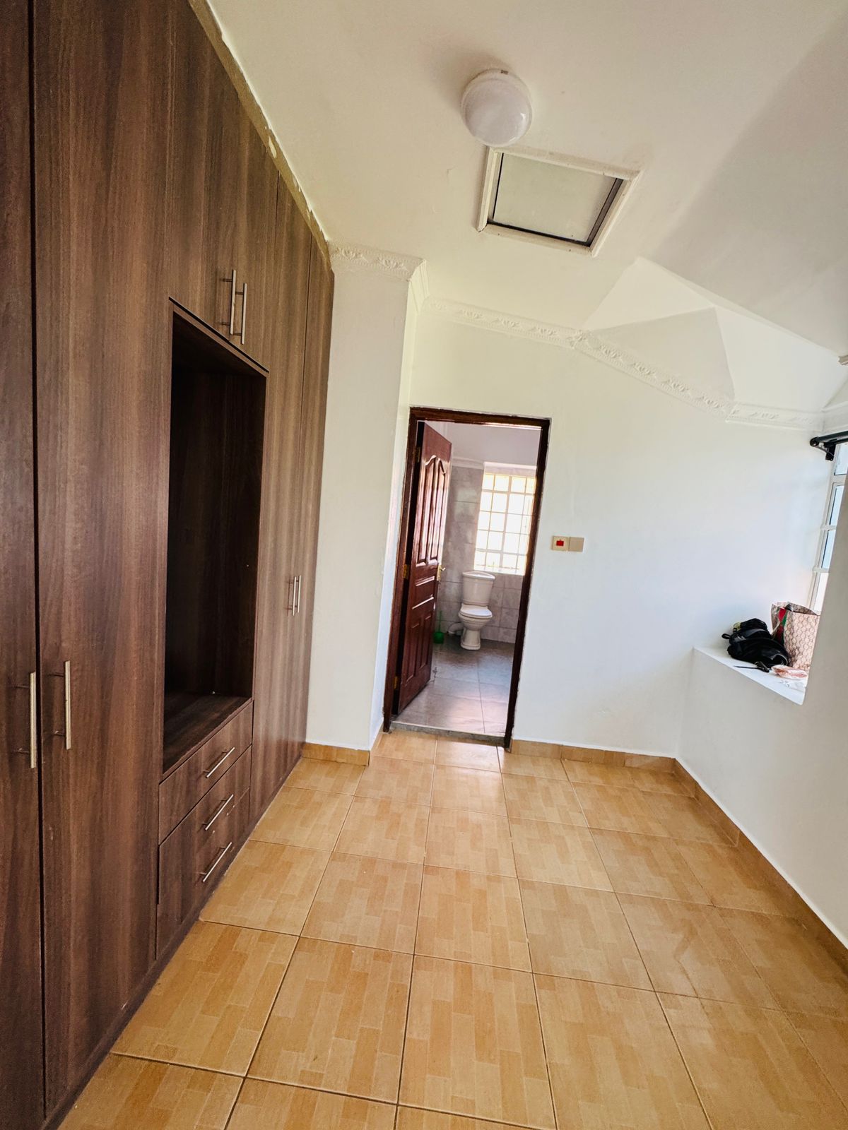 4 Bedroom Villa  For Rent in Membley