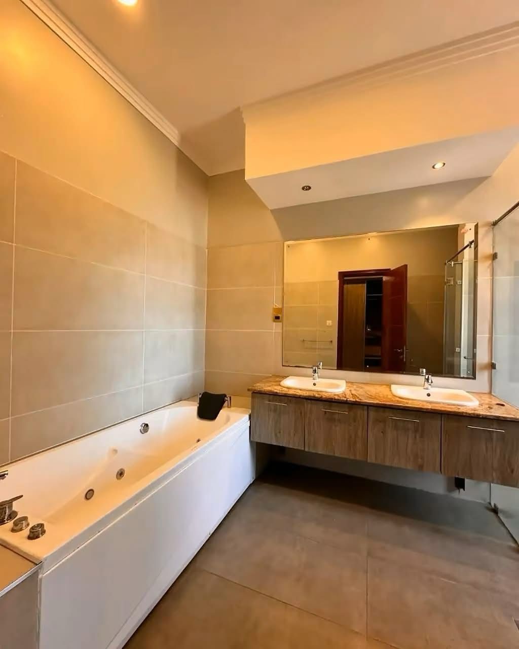 5 Bedroom Villa