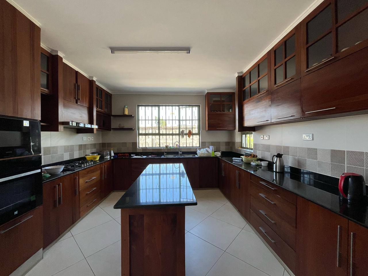 6 Bedroom Townhouse