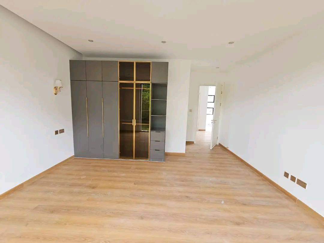 5-Bedroom and DSQ