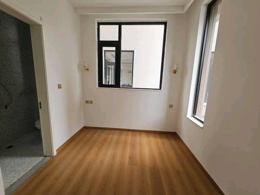 5-Bedroom and DSQ