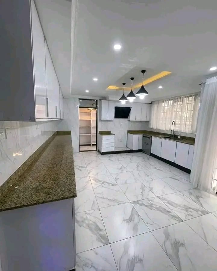 7-Bedroom Townhouse with DSQ for Sale in Karen