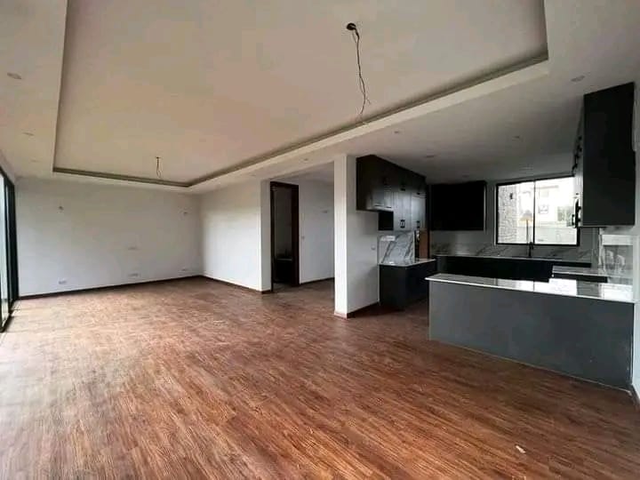 Stunning 5-bedroom villa in Membley